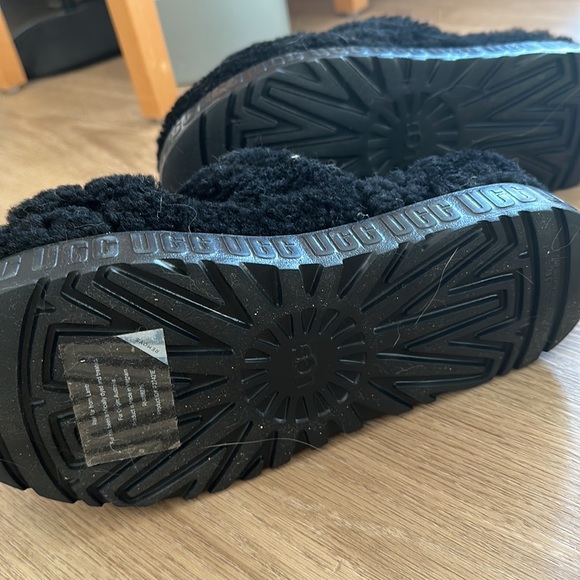 New without tags -  Platform fuzzy sandal - Picture 2 of 2